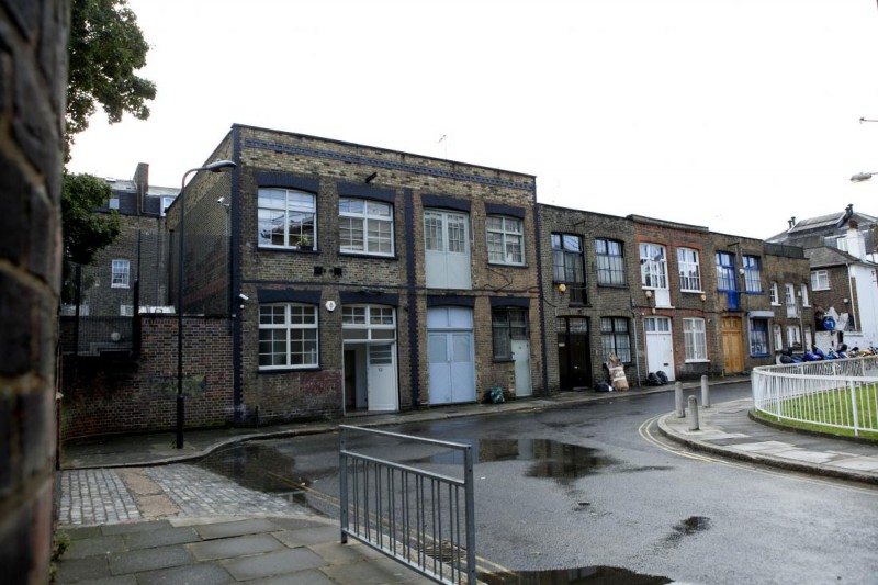 La façade du petit loft à Londres