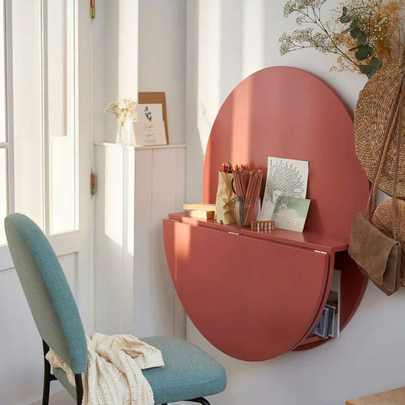 Tendance terracotta pour ce bureau mural escamotable