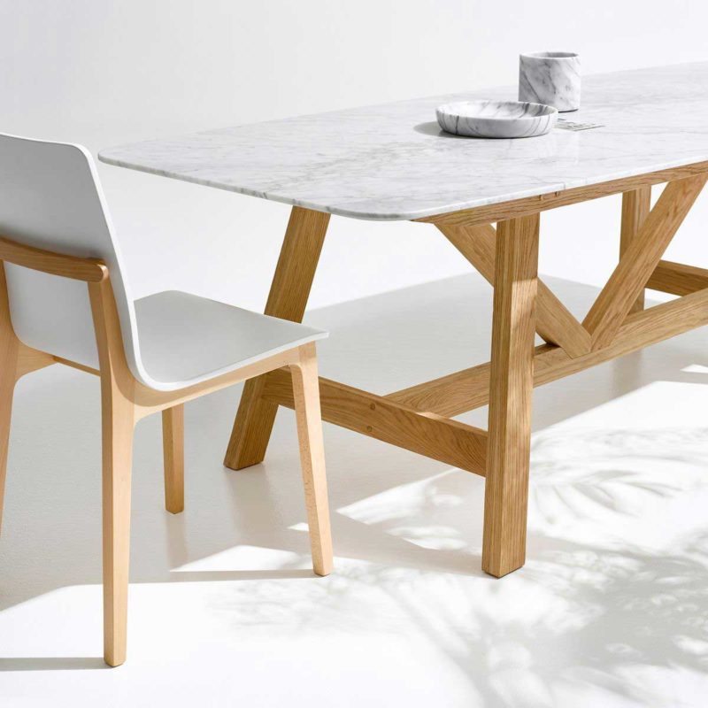 Chaise blanche : 20 designs immaculés pour la salle à manger