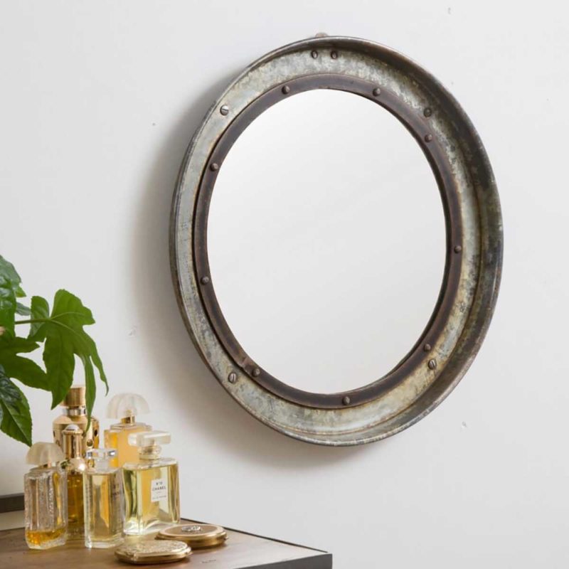 Style industriel pour ce miroir ciculaire