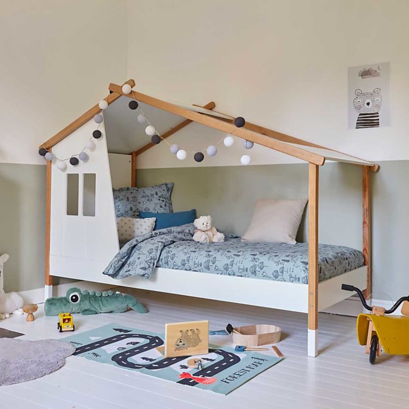 Des mini maisons comme lit cabane et armoire intégrée pour enfant - Le Blog  déco de MLC