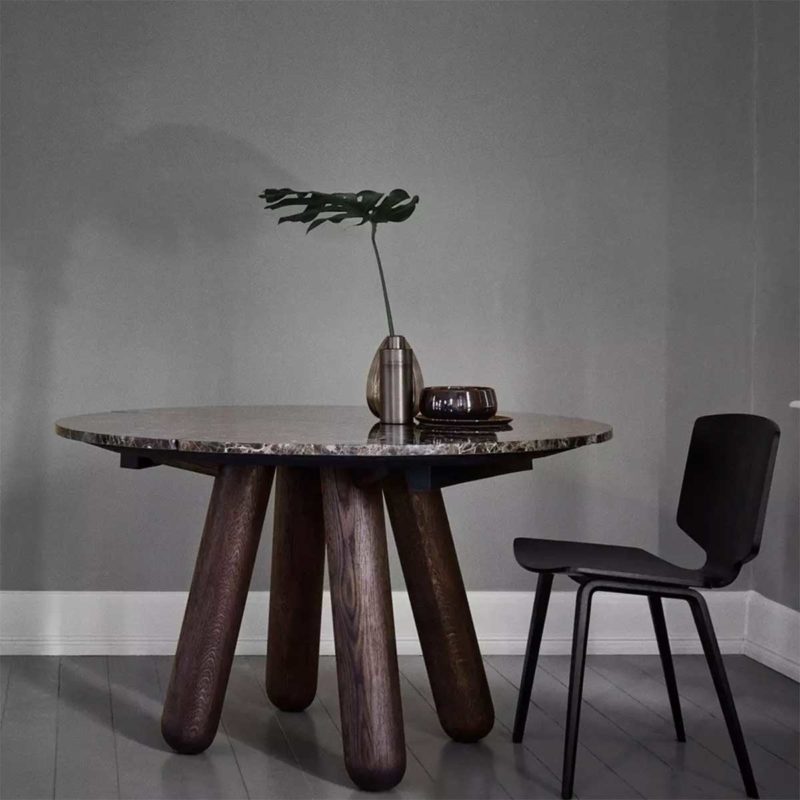 Table en marbre marron