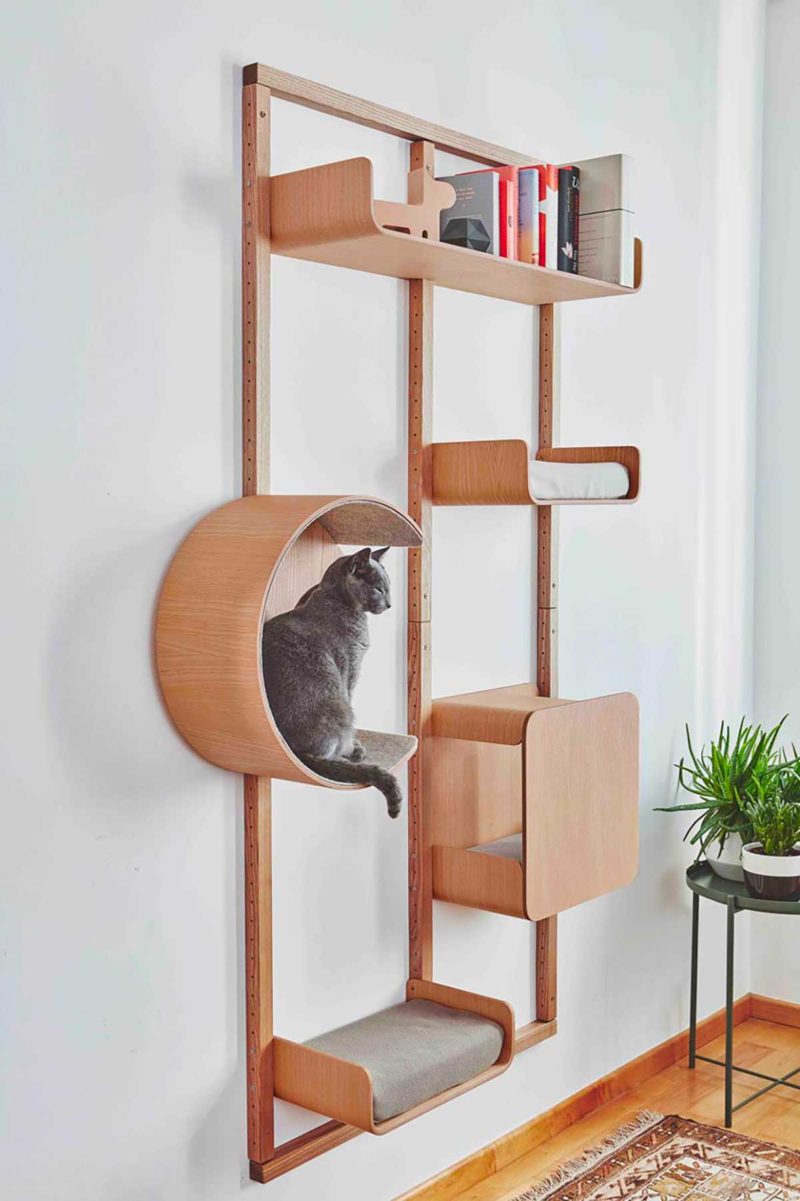 DIY chat : une petite cabane en bois en forme de tipi pour votre chat !
