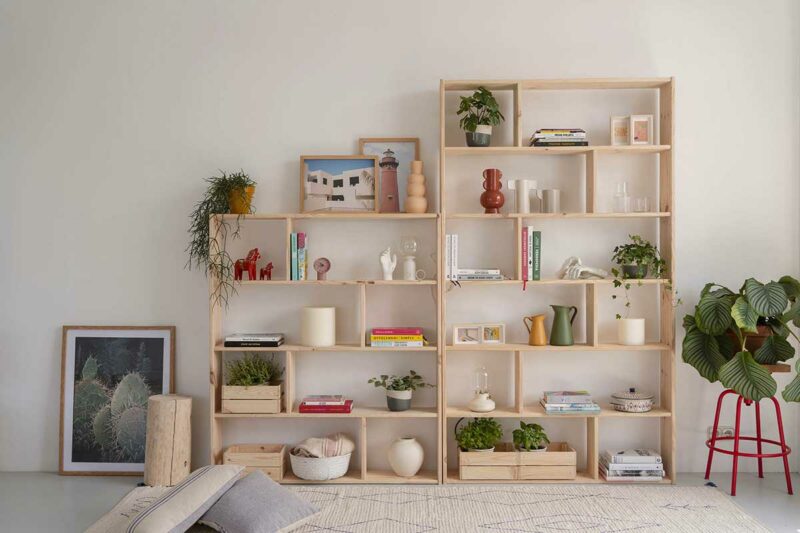 Bibliothèque asymétrique en bois