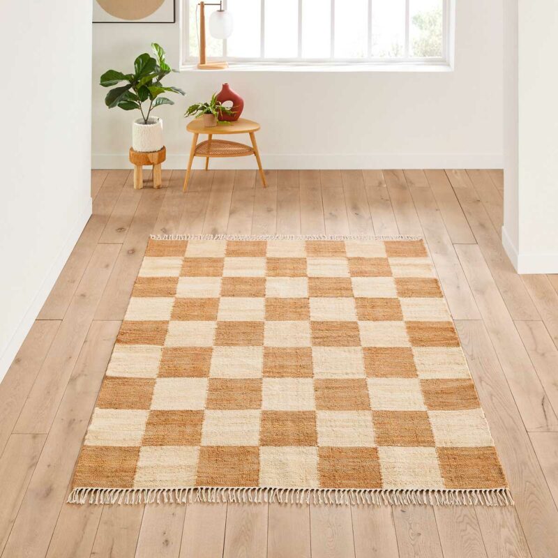 L’authenticité du jute dans un tapis au motif damier